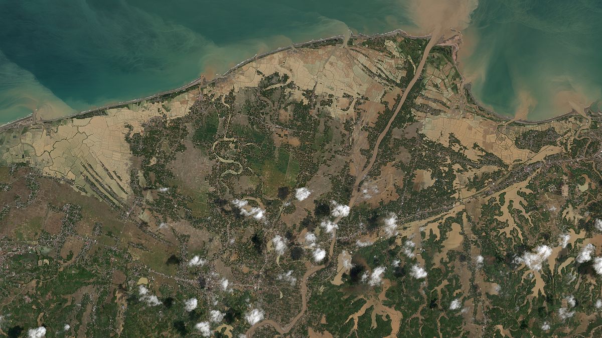 Srovnávací snímky: Satelity odhalily zkázu, kterou na Sumatře napáchaly povodně